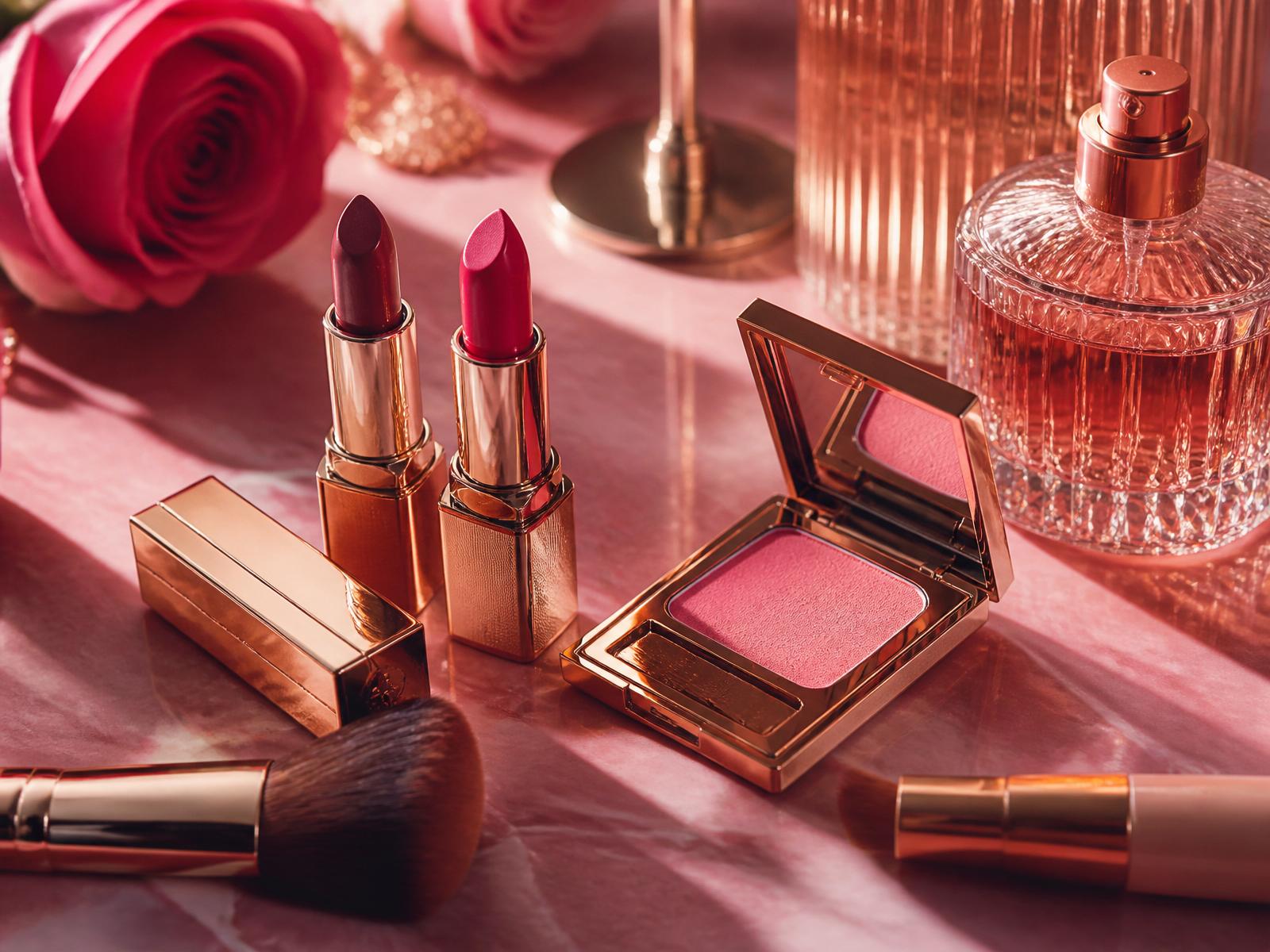 Selección de cosméticos, labiales y productos de belleza de Danny's Cosmetics